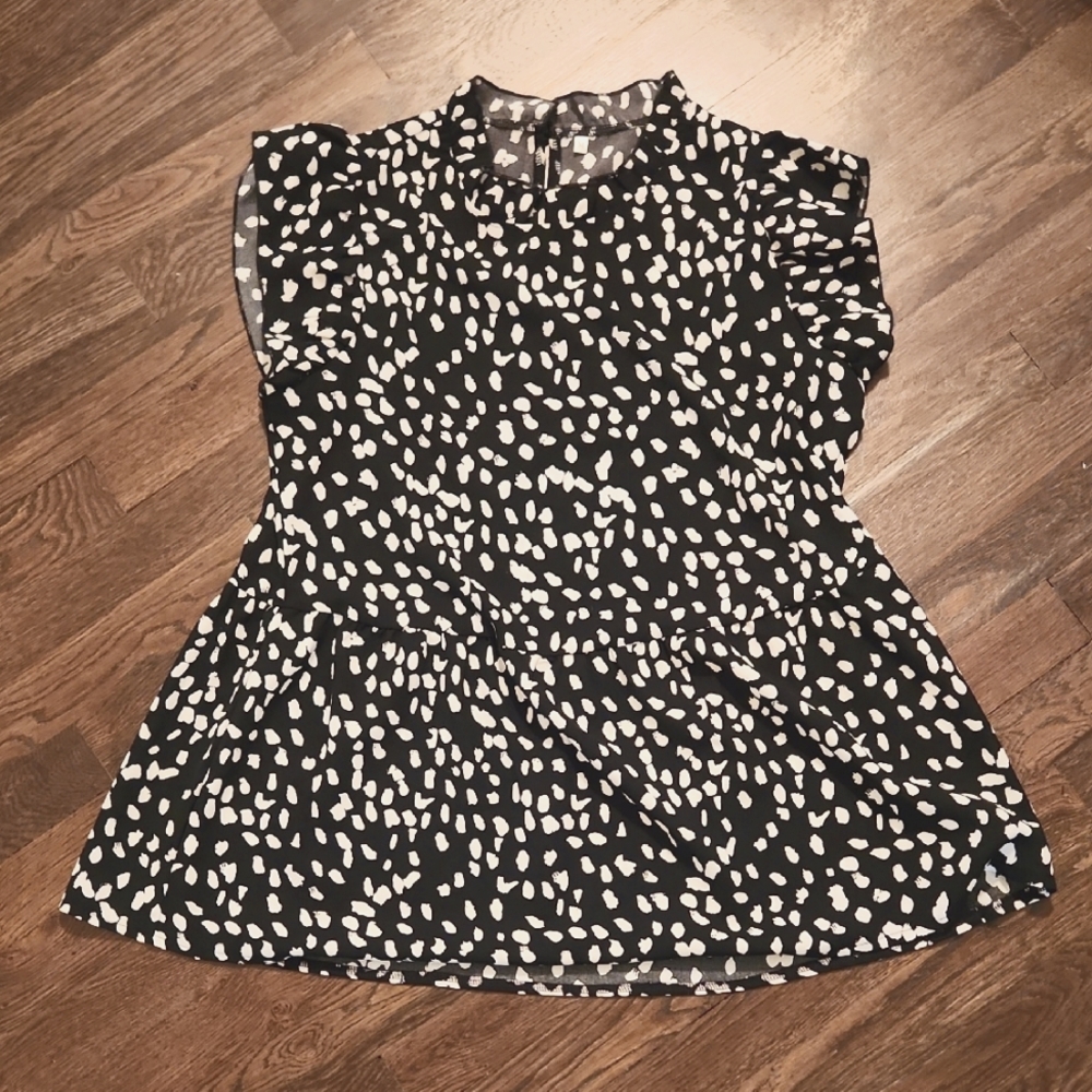 Women's Black and White Ruffle Sleeve Top